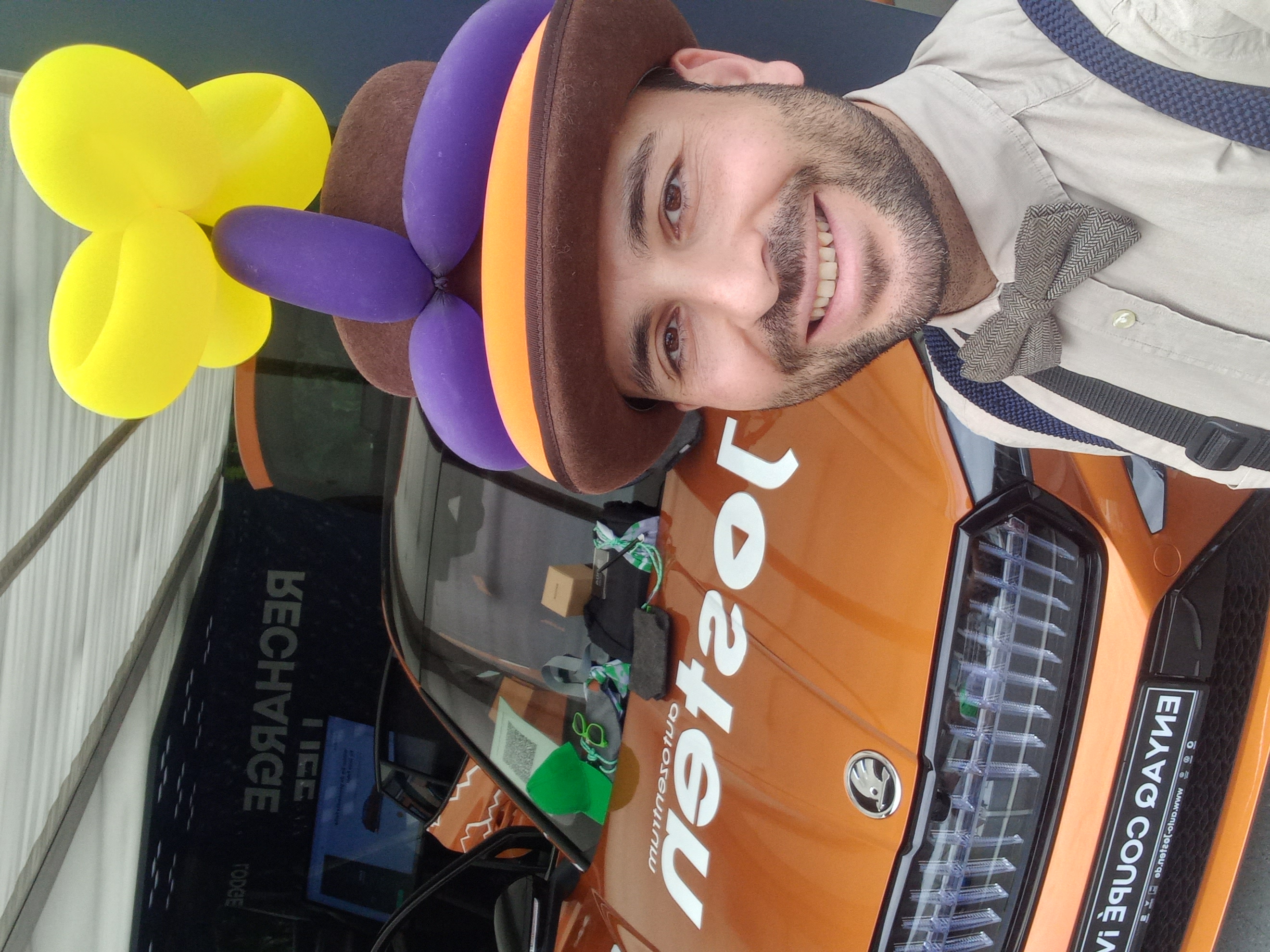 Mr.Magic Kinderzauberer Zaubershow auf der Bühne beim Kindergeburtstag in Essen
